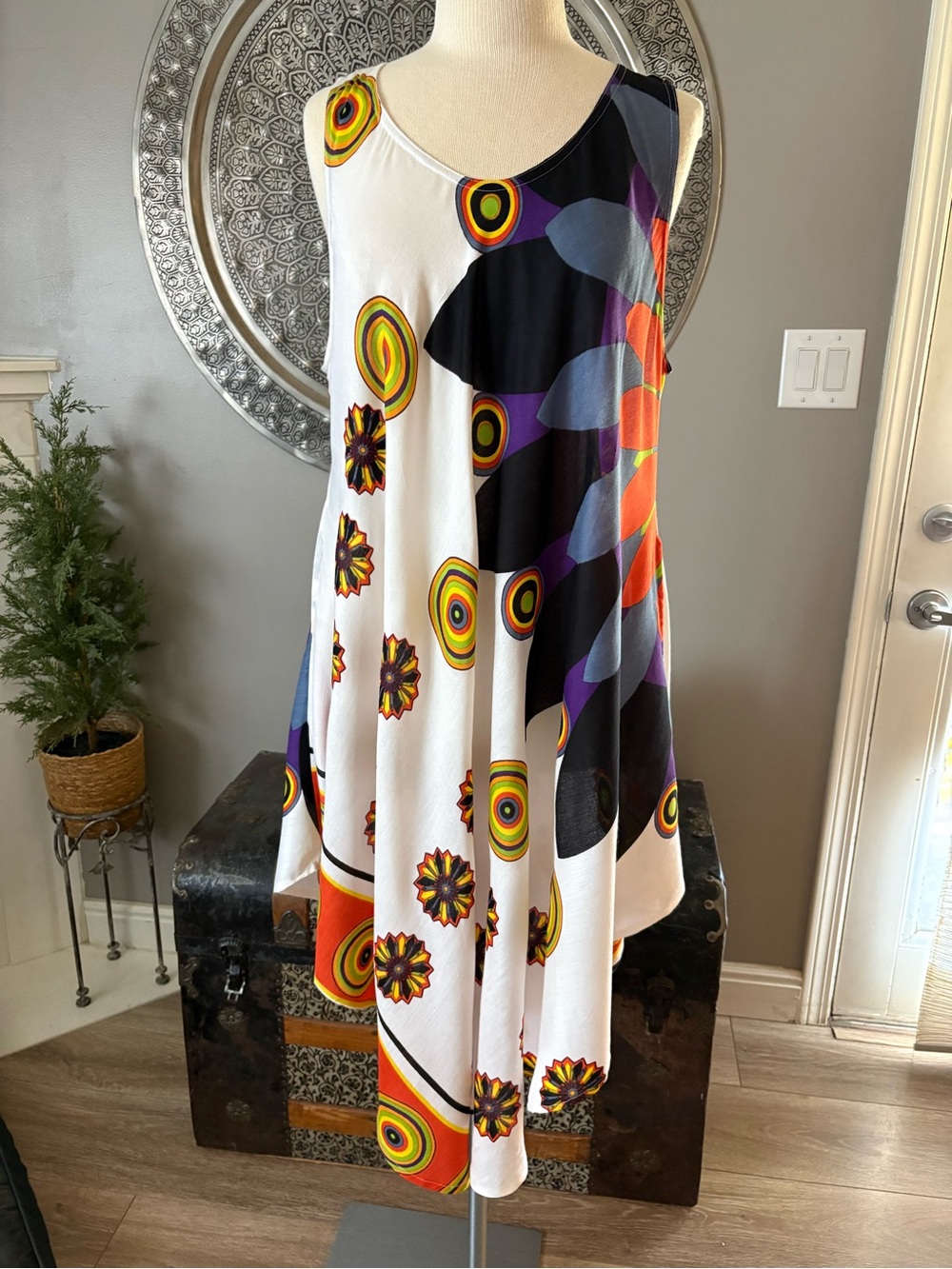 NWT Sleeveless Asha White Abstract Floral Print Swing Dress with Pockets